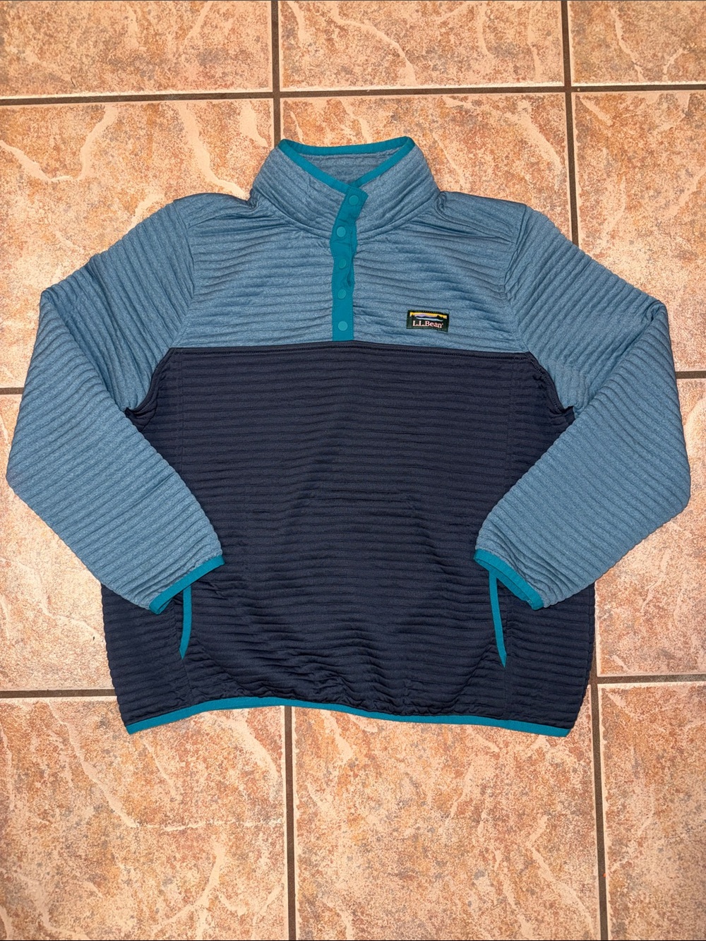 L.L. Bean Airlight Pullover, Size Large Petite